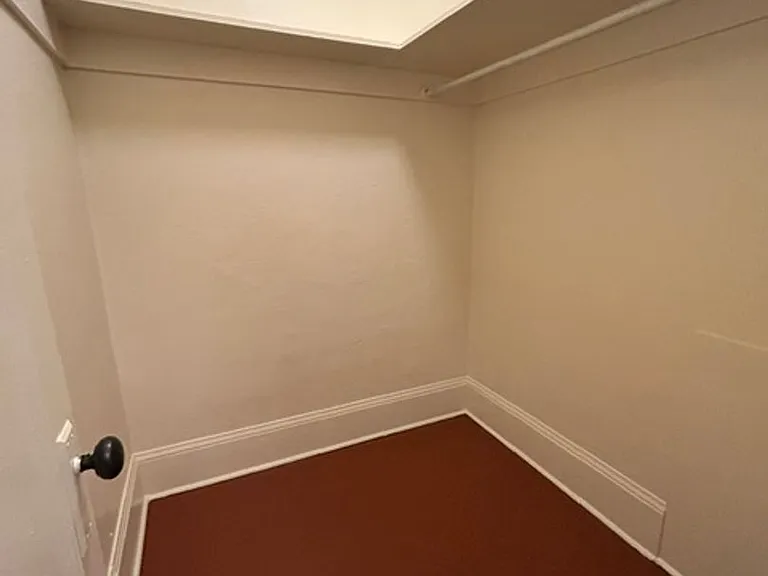Lownsdale Apartments — Photo 3