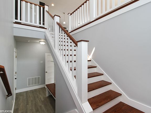 4th image of 602 Blackhawk St