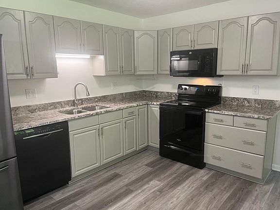 3rd image of 9325 Brookdale Ln