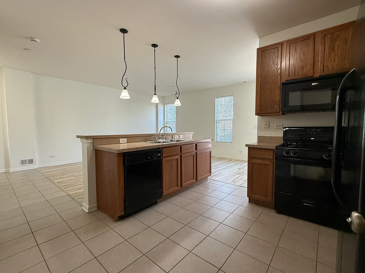 2 bed, 1.5 bath, 1551 sqft, $2,350 — Photo 4