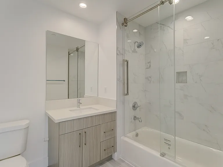547 N Heliotrope Dr — Photo 11