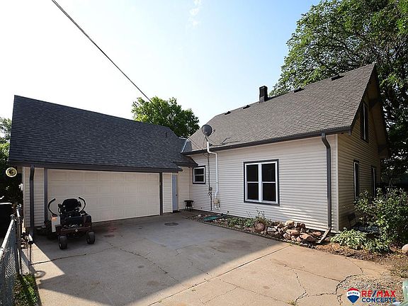 4th image of 409 Pine St