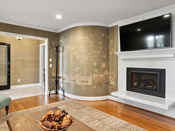 5th image of 317 W Drewry Ln