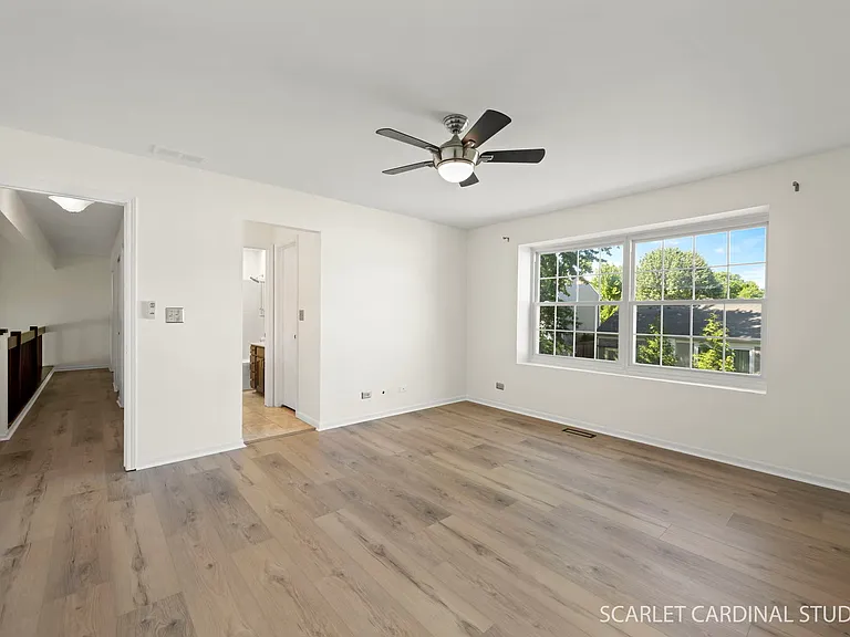 315 Newport Ln — Photo 12