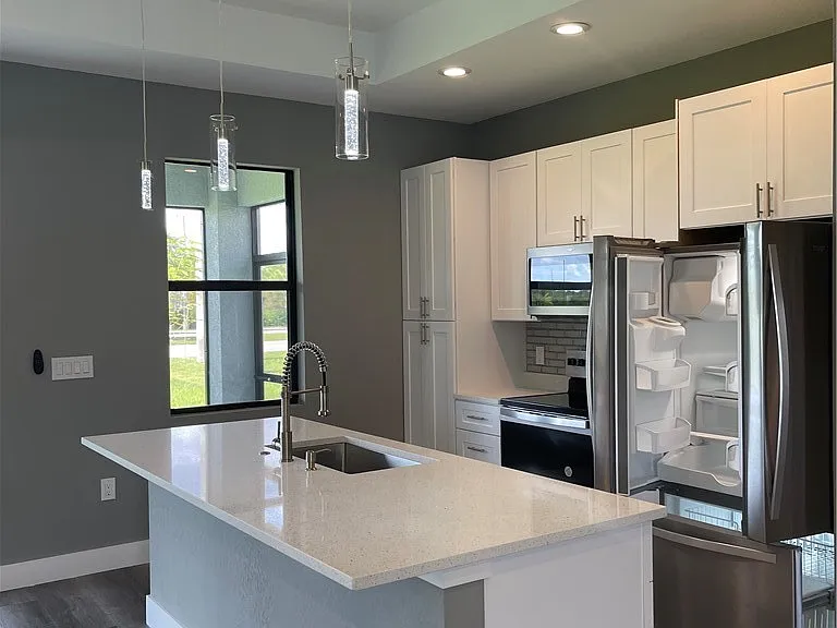 610 Floyd Ave S — Photo 5