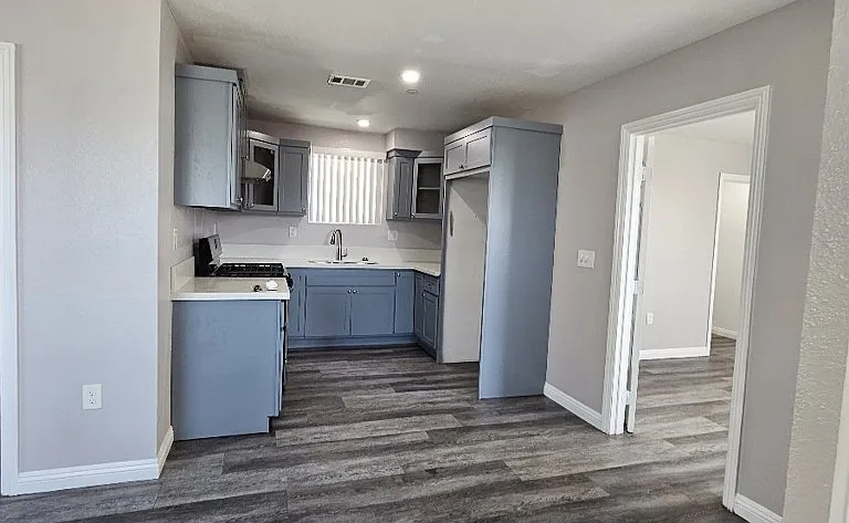 132 E Maple St — Photo 3