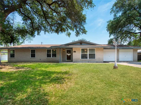 322 Cloudmont Dr, Windcrest, TX 78239