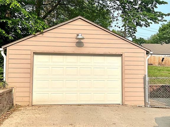 4th image of 4521 Paseo Dr