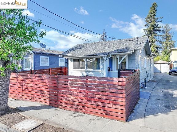 3rd image of 3818 Suter St