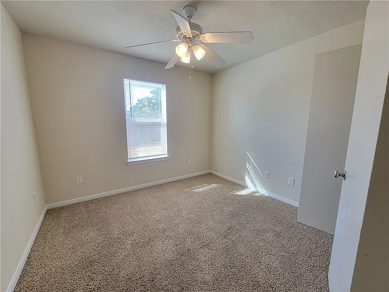 4140 McFarland Dr — Photo 5