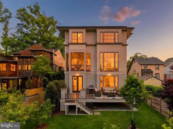 135 N Edgewood St, Arlington, VA 22201