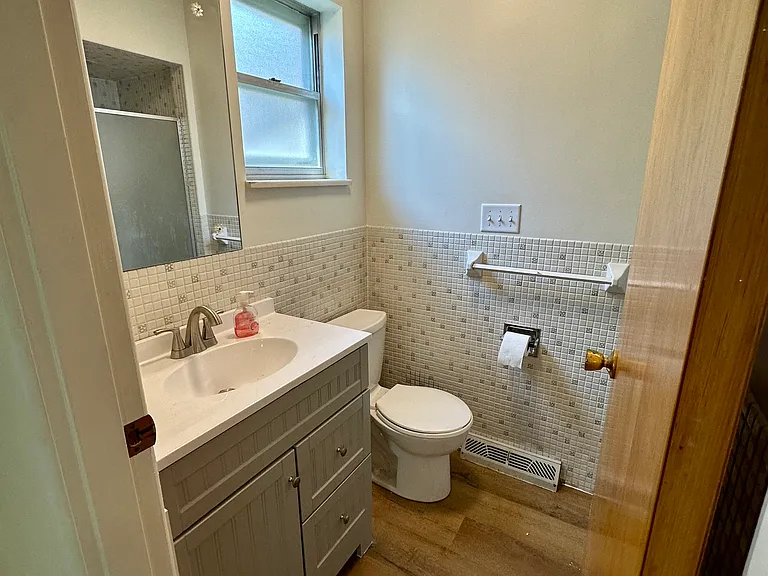 1814 Stoddard St — Photo 11
