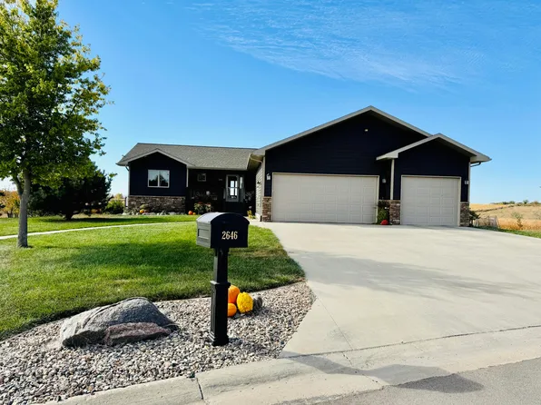2646 Prairie Eagle Cir W, Huron, SD 57350