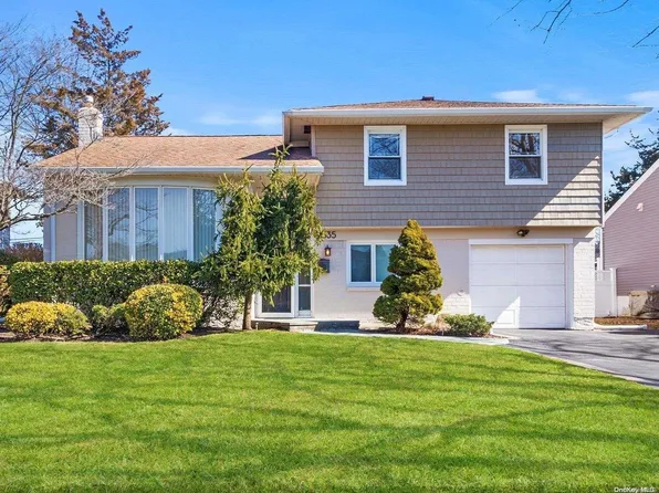 1535 Holiday Park Drive, Wantagh, NY 11793