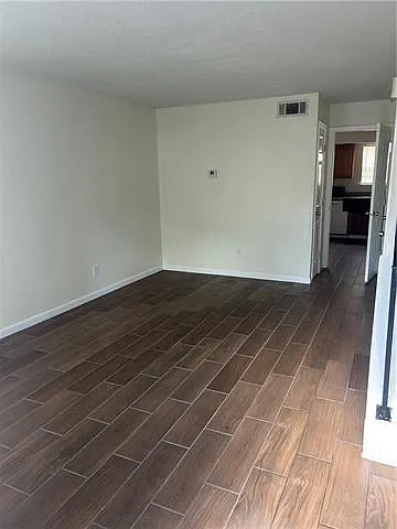 250 Helen St — Photo 2