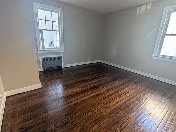 3rd image of 2561 Doris Ave