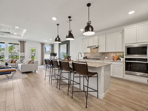 Eat-in island kitchen