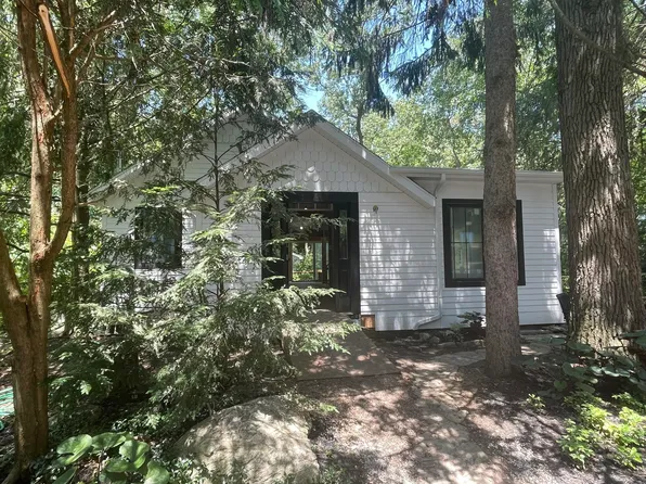 3838 Ponchartrain Dr, New Buffalo, MI 49117