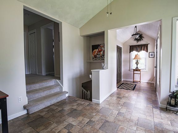 4th image of 35 Newman Ave