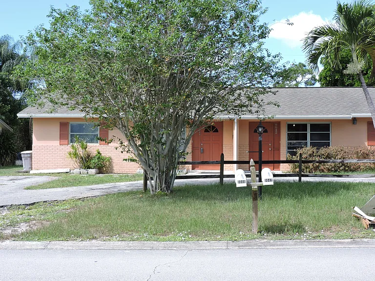 9046 SE Parkway Dr — Photo 1