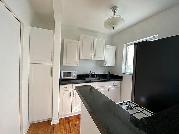 5th image of 760 Jefferson Ave APT 12