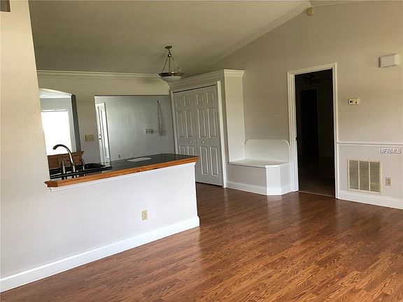 4th image of 1278 Courtland Blvd