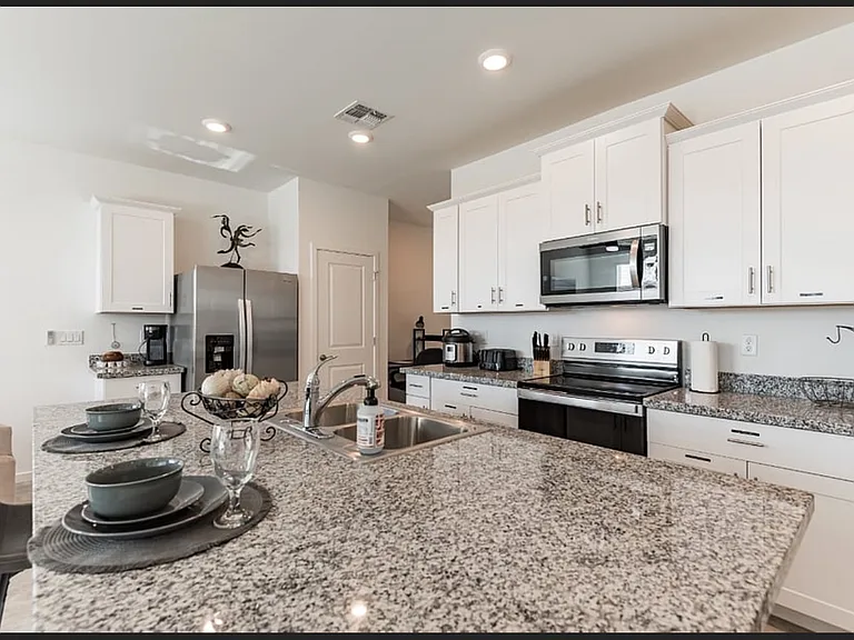 S 223rd Ln — Photo 2