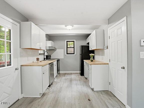 5th image of 5926 Decker Rd