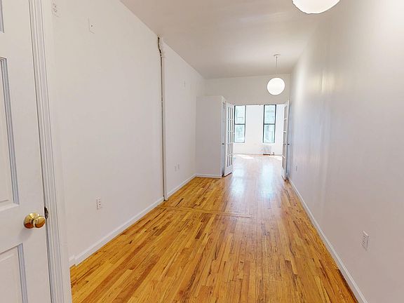 4th image of 137 N 8th St APT 1R