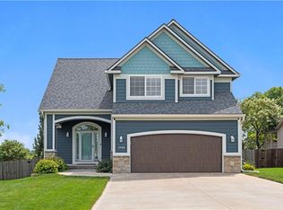 1940 E Finch Dr, Tonganoxie, KS 66086