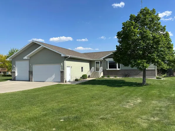 3017 Maui Dr, Mitchell, SD 57301