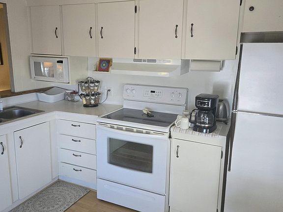 3rd image of 5564 W Rocking Circle St