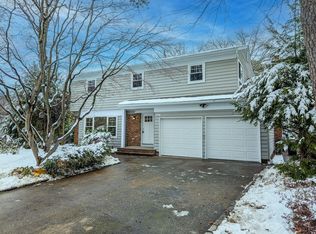28 Galahad Ln, Nesconset, NY 11767