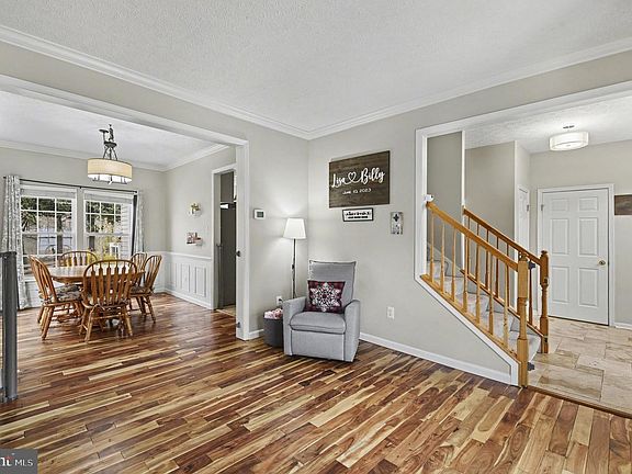 3rd image of 110 Joehill Dr