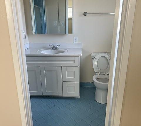 5th image of 885 Greenbay Ct