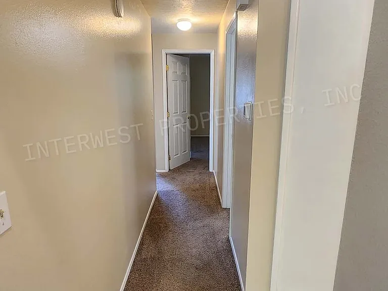 265 SW Salix Ter — Photo 29