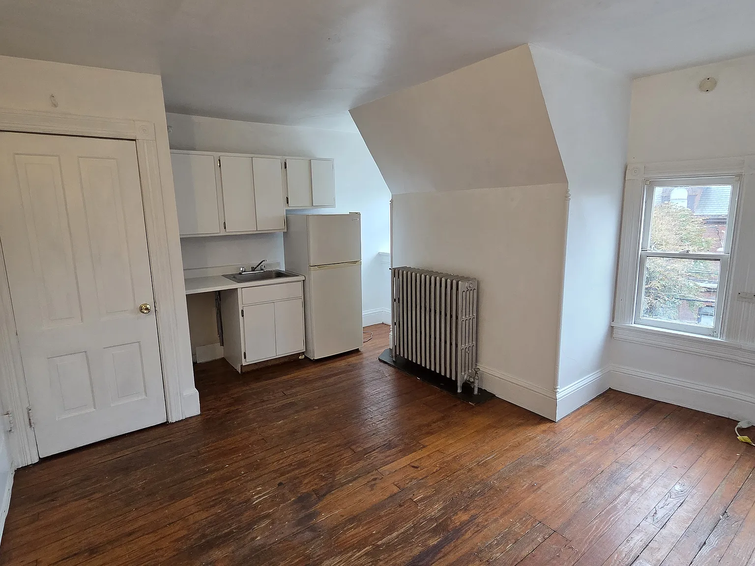 Studio, $800 — Photo 2