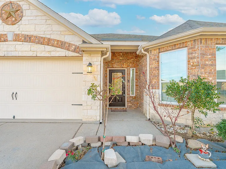 437 Lipizzan Ln — Photo 4