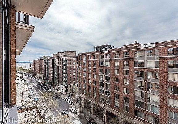 3rd image of 99 Battery Pl APT 6J