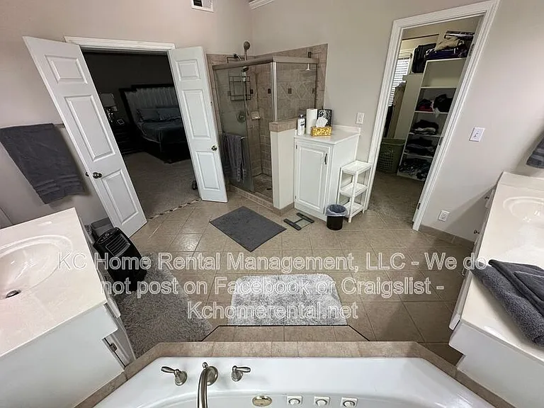 11429 W 142nd Ter — Photo 35