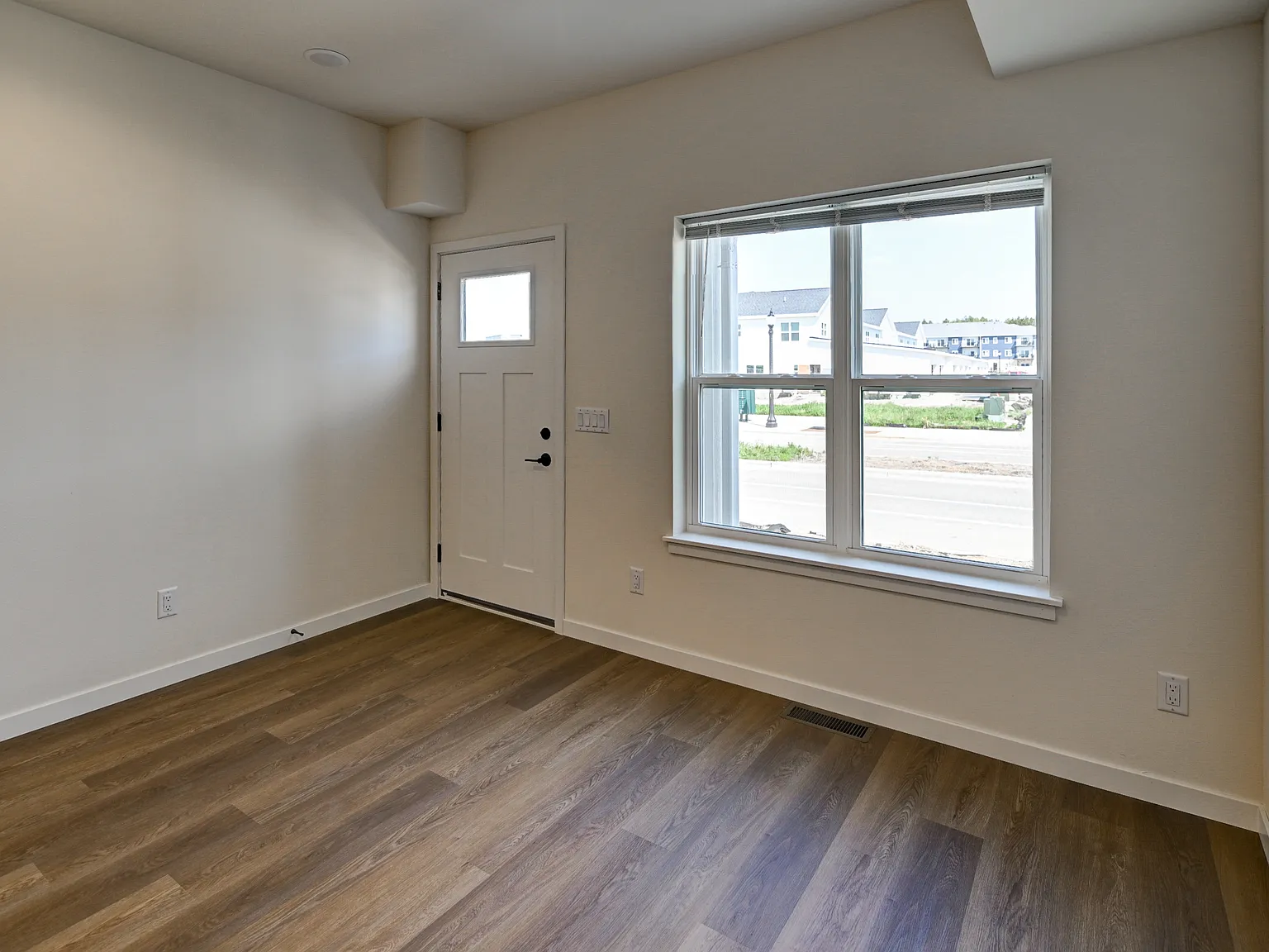 2 bed, 2.5 bath, 1516 sqft, $2,550 — Photo 3
