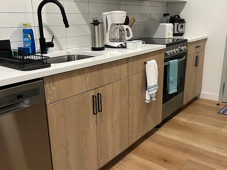 105 Howe St #205 — Photo 5