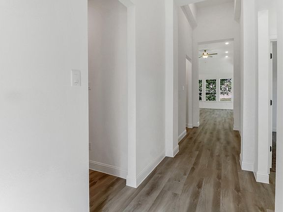 3rd image of 612 Evans St