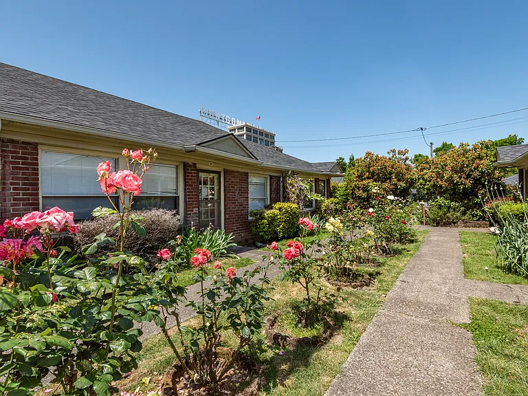2631 NW Upshur St — Photo 4