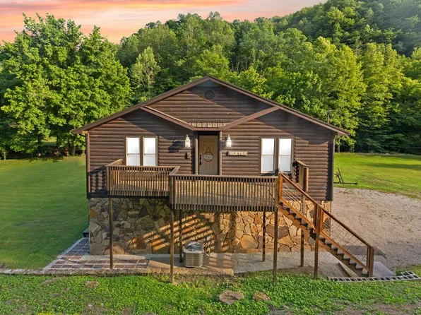 326 Cherry Ln, Garrett, KY 41630
