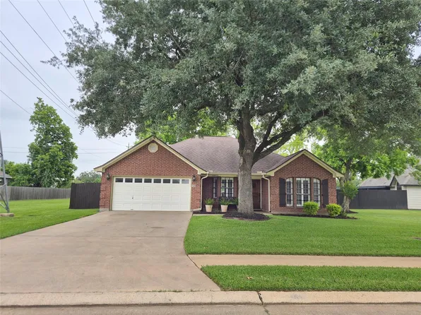 54 Zinnia Ct, Lake Jackson, TX 77566
