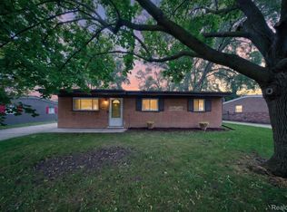 9281 Hazel St, Taylor, MI 48180