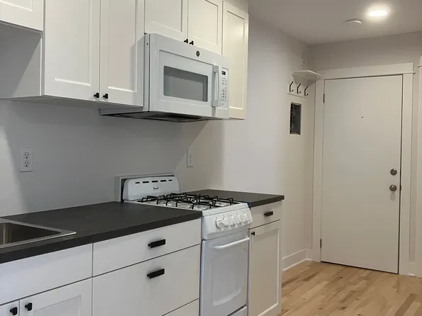 32 Waterbury St APT 10, Saratoga Springs, NY 12866