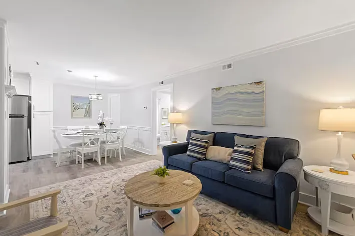2 bed, 883 sqft, $2,200 — Photo 2