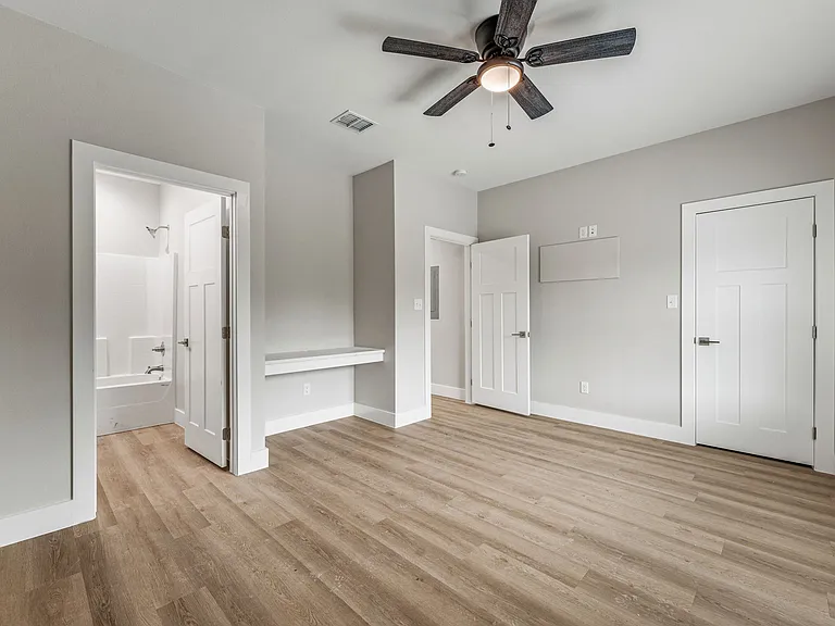 981 N Clinton St #102 — Photo 13